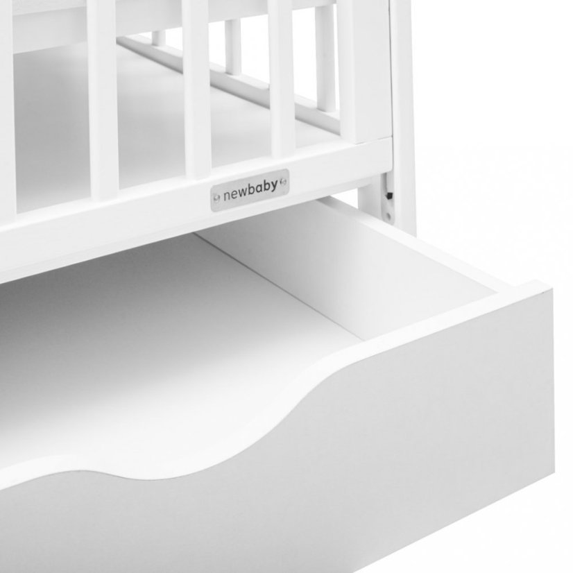 Detský eshop: Detská postieľka New Baby LILLY so sťahovacou bočnicou a šuplíkom biela