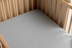 Nepremokavá jersey plachta do postieľky, sivá 140×70 cm od značky Sensillo