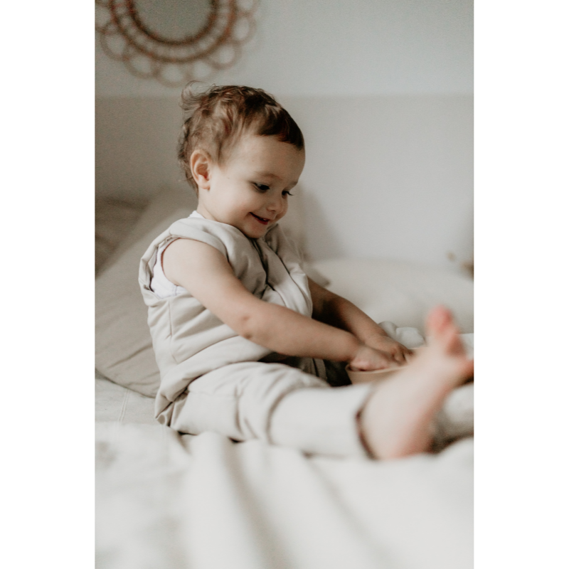 Celoročný spací vak s nohami MELANGE GREY/MINT, veľkosť XS (6-12m), sivá/mätová, od značky Sleepee