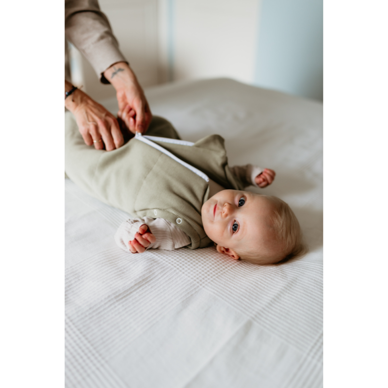 Celoročný spací vak a zavinovačka 2v1 KHAKI, khaki, (0-7 m) od značky Sleepee