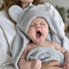 Dojčenská froté osuška s kapucňou a uškami pre bábätko, 80x80 cm, sivá, od značky Baby Nellys