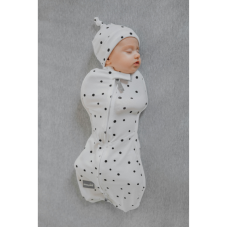 Zavinovačka First STEP SWADDLE s čiapkou zadarmo, DOTS BLACK, od značky Sleepee