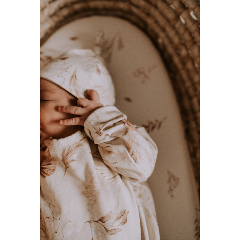 Dojčenské čiapočky (2-4 m) – sada dvoch čiapok BOHEMIAN SAND/BOHEMIAN BOTANIC, od značky Sleepee