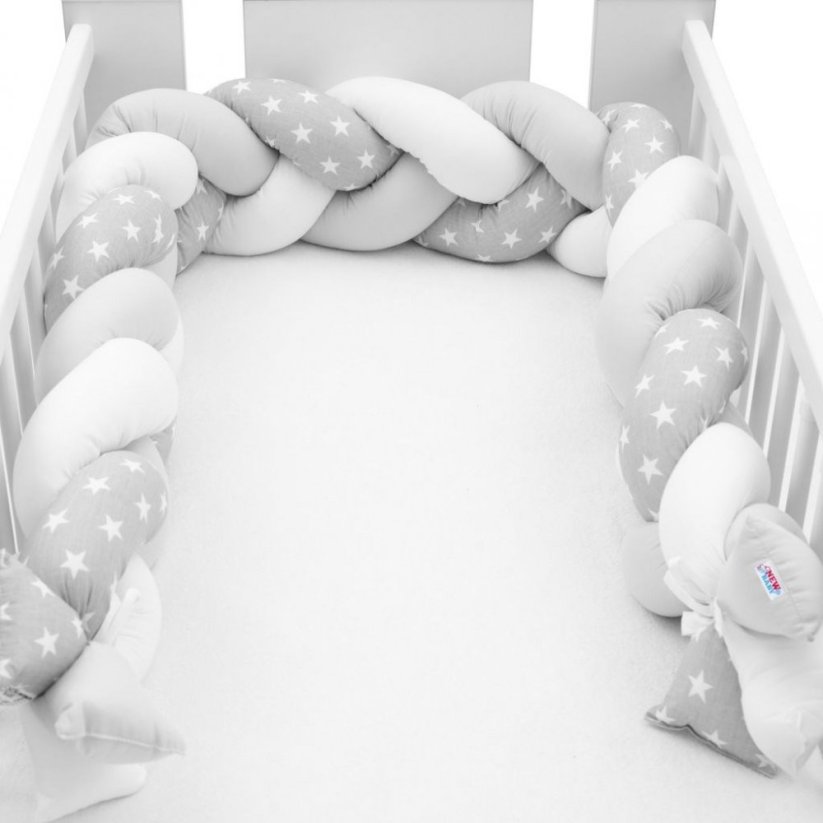 Detský eshop: Ochranný mantinel do postieľky vrkoč New Baby Hviezdičky sivo-biely