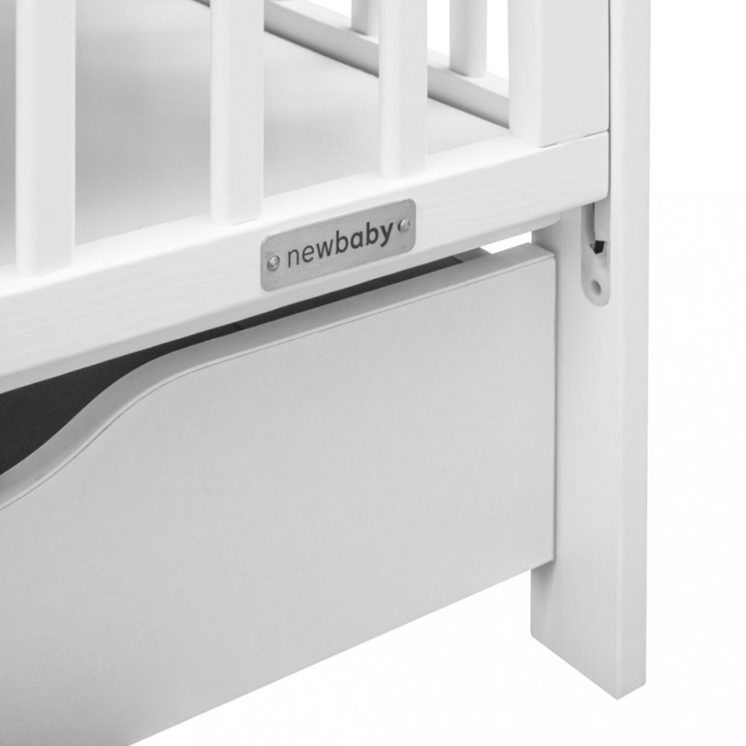 Detský eshop: Detská postieľka New Baby LILLY so sťahovacou bočnicou a šuplíkom biela