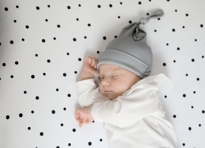 Detský eshop - Dětské čepice 0-2 měsíce - sada dvou kusů pastelová šedá/šedé tečky