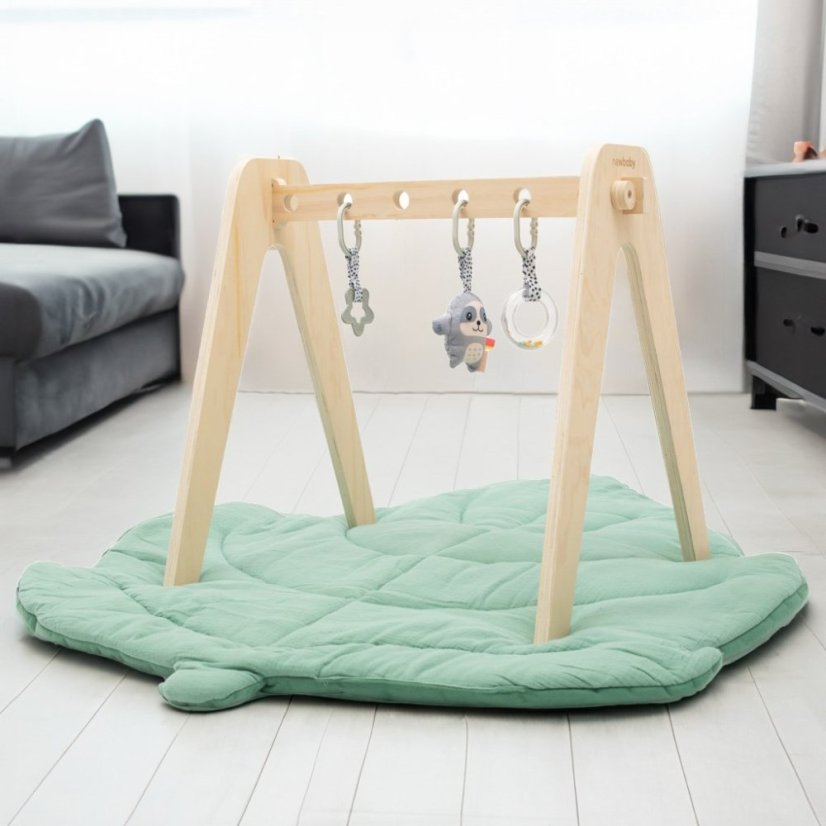 Detský eshop - Edukačná drevená hrazdička s hračkami New Baby