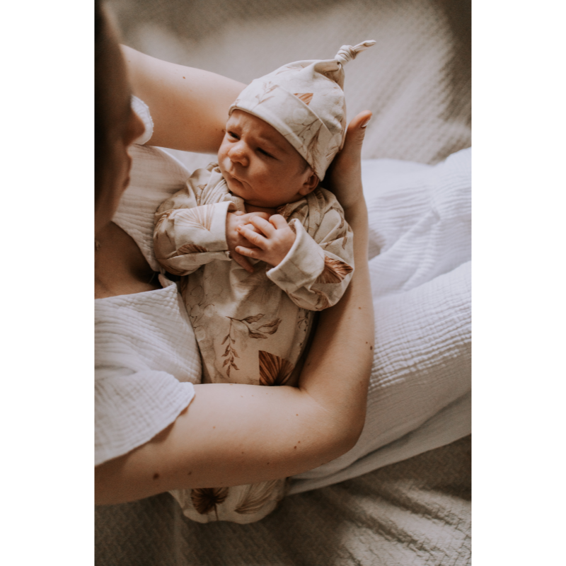 Dojčenské čiapočky (2-4 m) – sada dvoch čiapok BOHEMIAN SAND/BOHEMIAN BOTANIC, od značky Sleepee