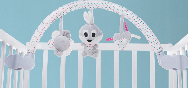 Detský eshop: Plyšový oblúk s hračkami rabbit, sivý