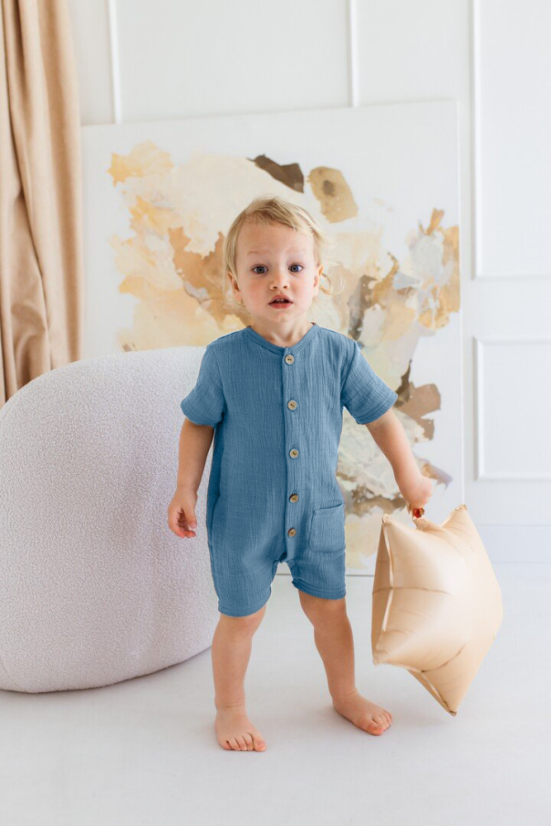 Letný mušelínový overal s krátkym rukávom – modrý (62–86) od značky Makoma - Veľkosť: 86 (12-18m)