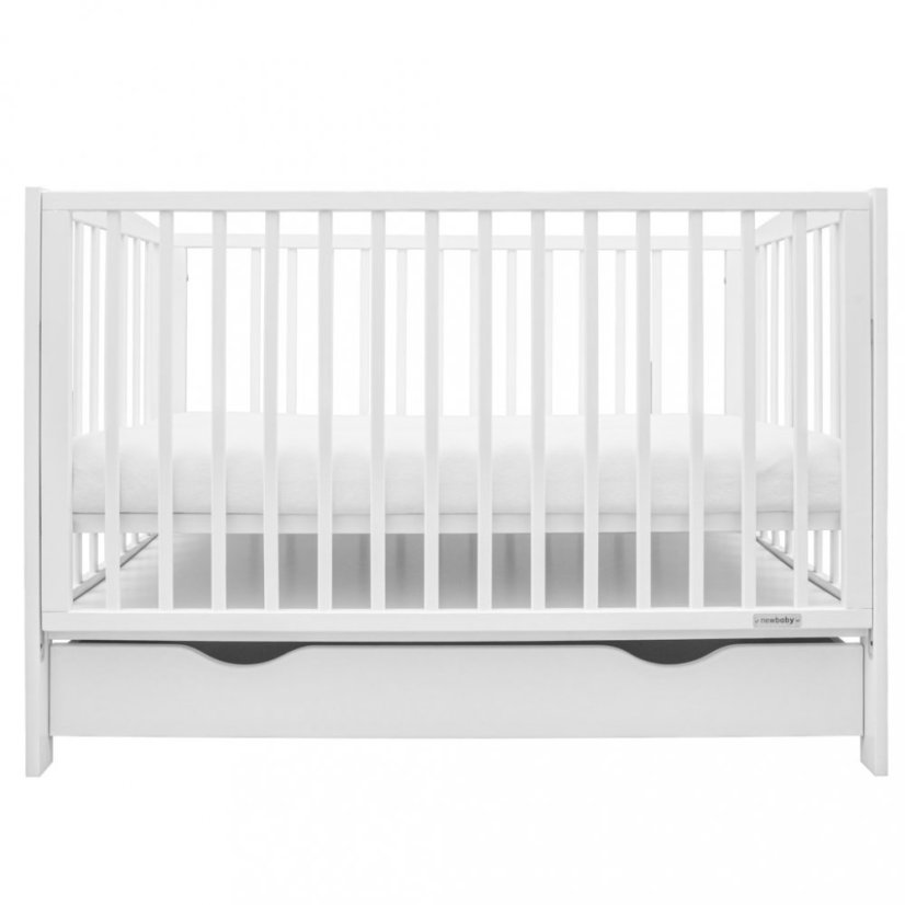 Detský eshop: Detská postieľka New Baby LILLY so sťahovacou bočnicou a šuplíkom biela
