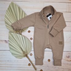 Rastúci detský overal s odopínateľnou kapucňou od značky Kazum