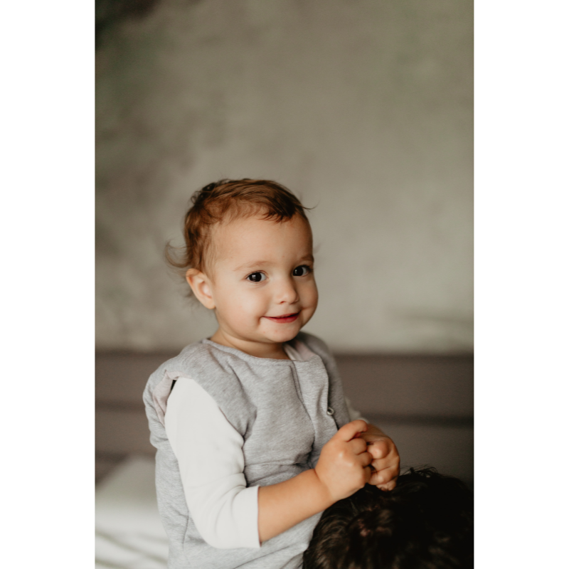 Celoročný spací vak s nohami MELANGE GREY/MINT, veľkosť XS (6-12m), sivá/mätová, od značky Sleepee