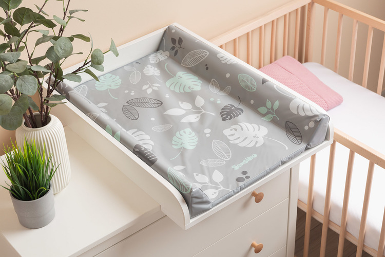 Mäkká prebaľovacia podložka Floral Grey od značky Sensillo