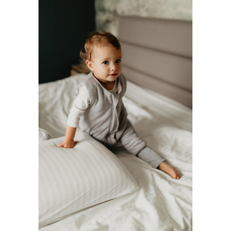 Celoročný spací vak s nohami MELANGE GREY/MINT, veľkosť XS (6-12m), sivá/mätová, od značky Sleepee