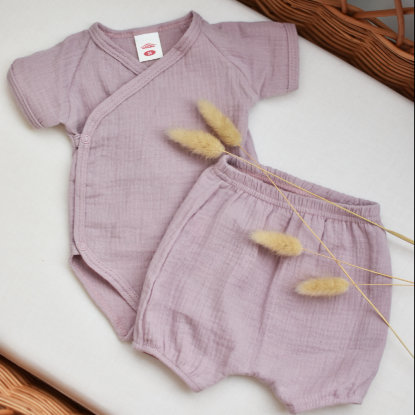 2-dielana letná mušelínová súpravička – body s krátkym rukávom a kraťasky (ružová) od značky Makoma - Veľkosť: 62 (2-4m)