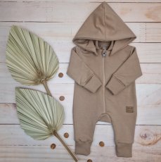 Rastúci detský overal s odopínateľnou kapucňou od značky Kazum