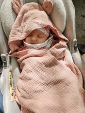 Detský eshop: Zavinovacia deka s kapucňou, mušelín 80x80 cm, púdrovo ružová